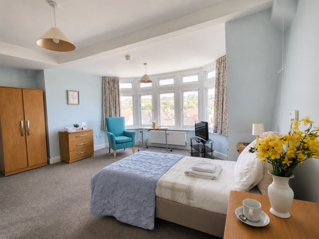 Grosvenor House serviced apartment double bedroom with bay windows